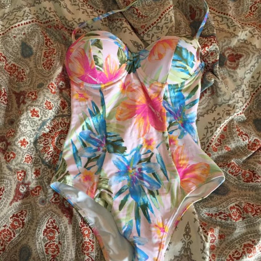 NWOT forever21 brand new one-piece bathing suit